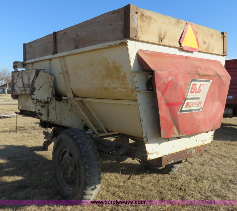 image for item K7212 BJM 600T three auger feed mixer wagon