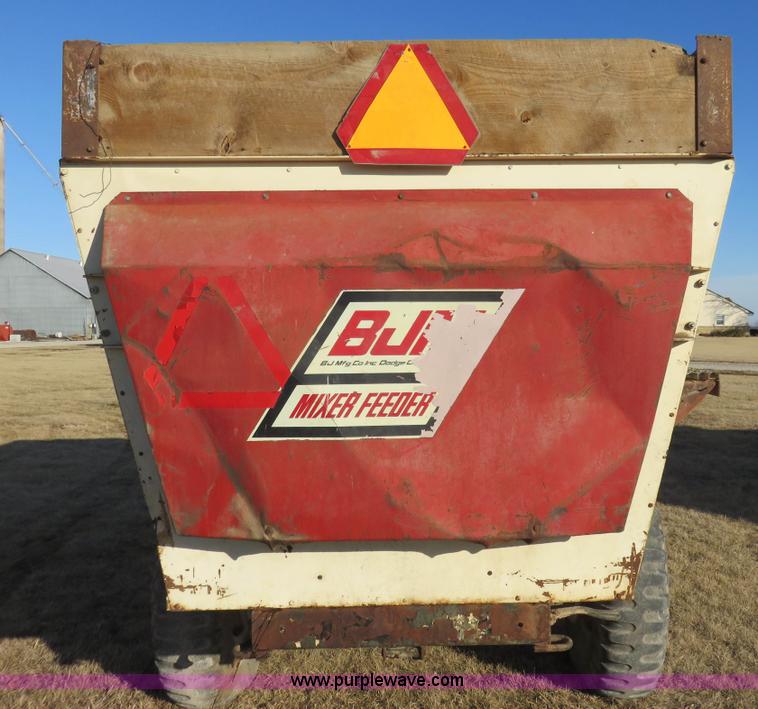 image for item K7212 BJM 600T three auger feed mixer wagon