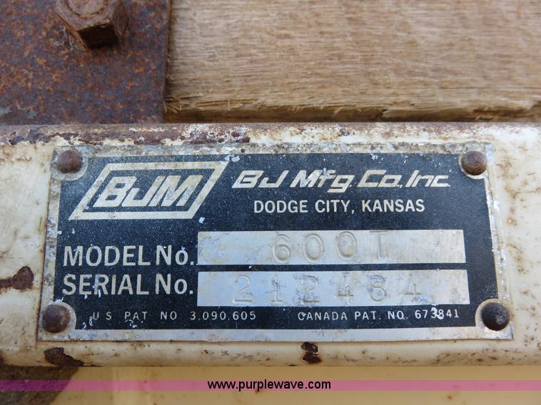 image for item K7212 BJM 600T three auger feed mixer wagon