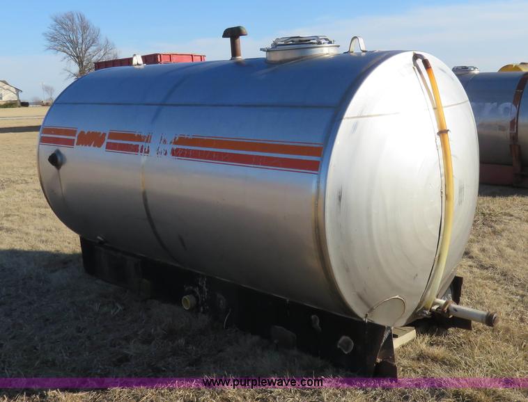 image for item K7213 1,300 gallon stainless steel tank