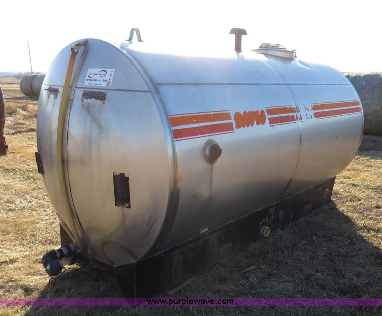 image for item K7213 1,300 gallon stainless steel tank