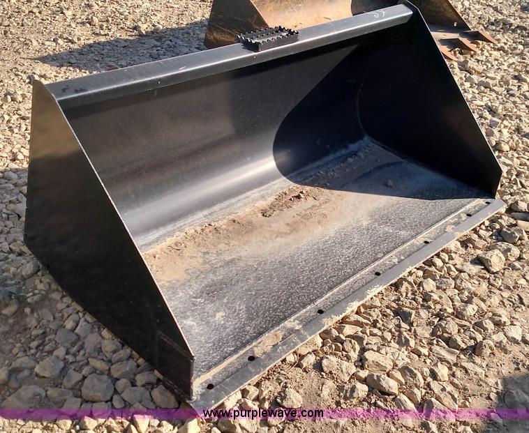 image for item L6519 John Deere Worksite Pro U66 skid steer bucket