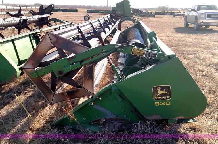 image for item L6520 1993 John Deere 930 rigid head