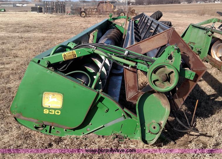 image for item L6520 1993 John Deere 930 rigid head