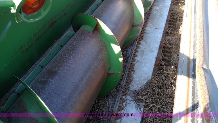 image for item L6520 1993 John Deere 930 rigid head