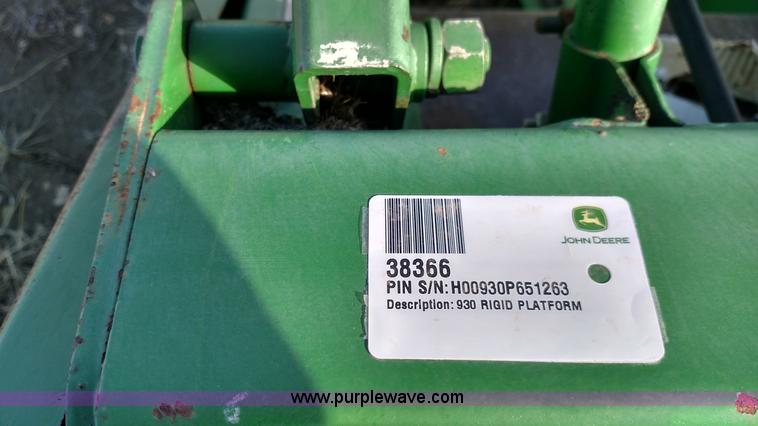 image for item L6520 1993 John Deere 930 rigid head
