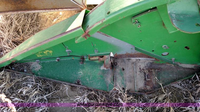 image for item L6520 1993 John Deere 930 rigid head