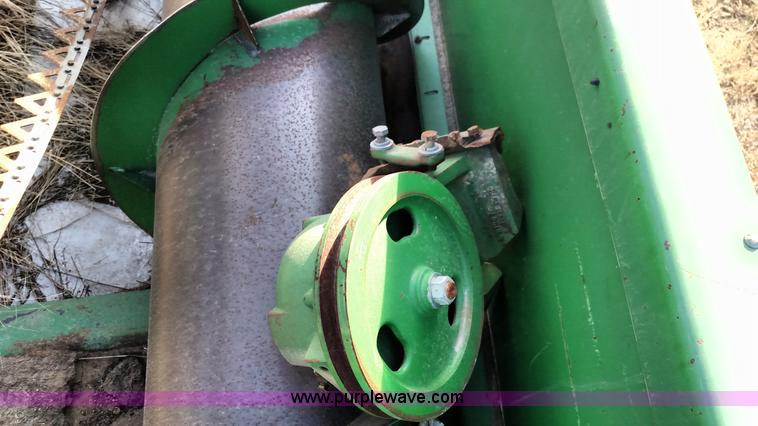 image for item L6520 1993 John Deere 930 rigid head
