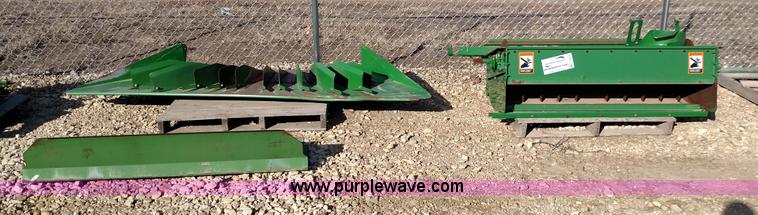 image for item L6523 John Deere straw chopper