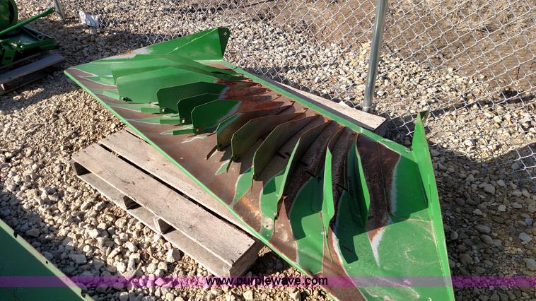 image for item L6523 John Deere straw chopper