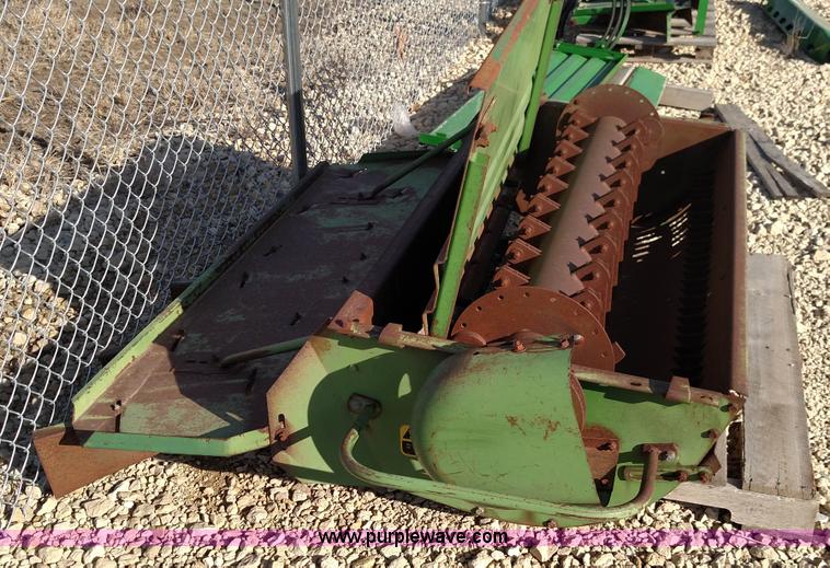 image for item L6524 John Deere straw chopper