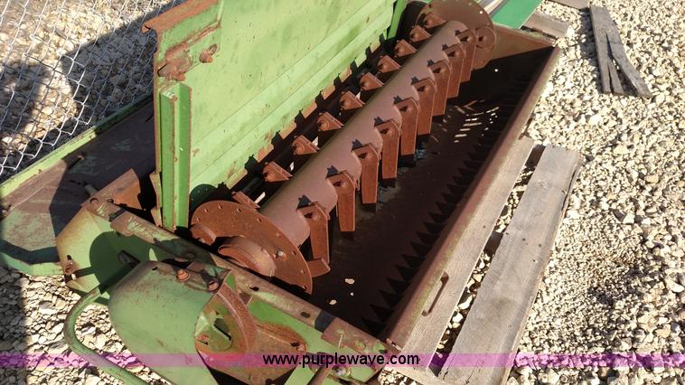 image for item L6524 John Deere straw chopper