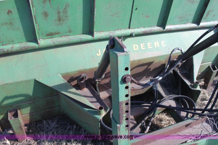 image for item L6525 John Deere 9' dozer blade