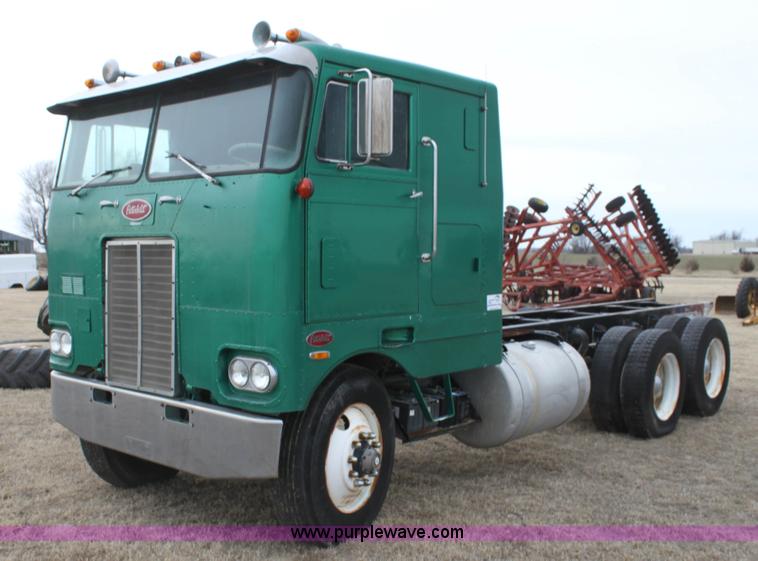 image for item L6545 1974 Peterbilt 352-A semi truck