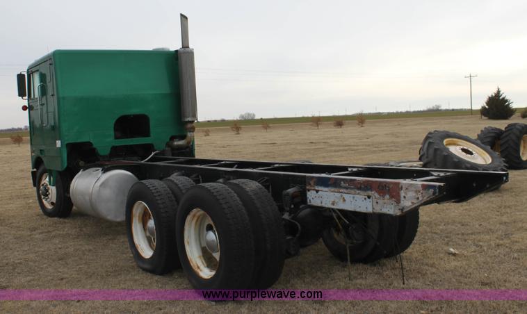 image for item L6545 1974 Peterbilt 352-A semi truck