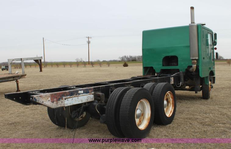 image for item L6545 1974 Peterbilt 352-A semi truck