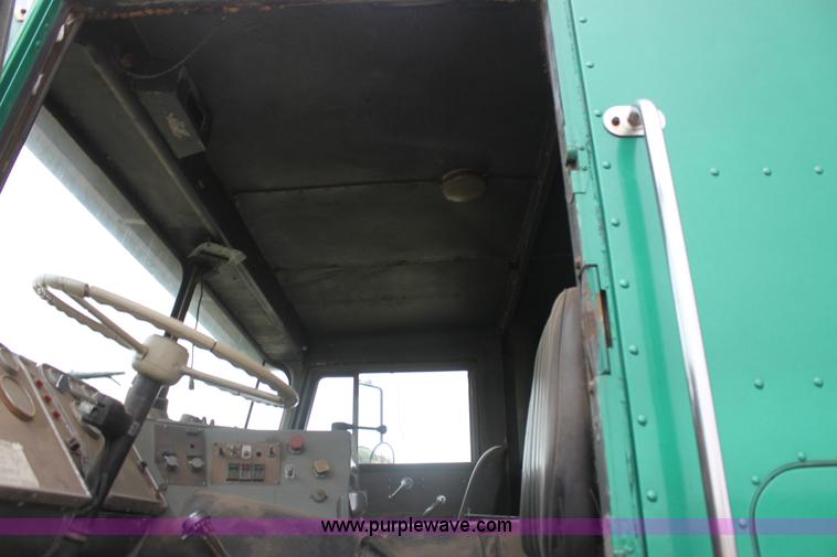 image for item L6545 1974 Peterbilt 352-A semi truck