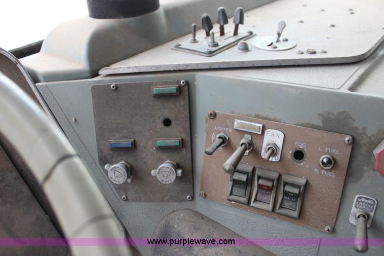 image for item L6545 1974 Peterbilt 352-A semi truck