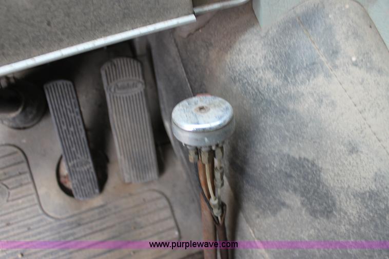 image for item L6545 1974 Peterbilt 352-A semi truck