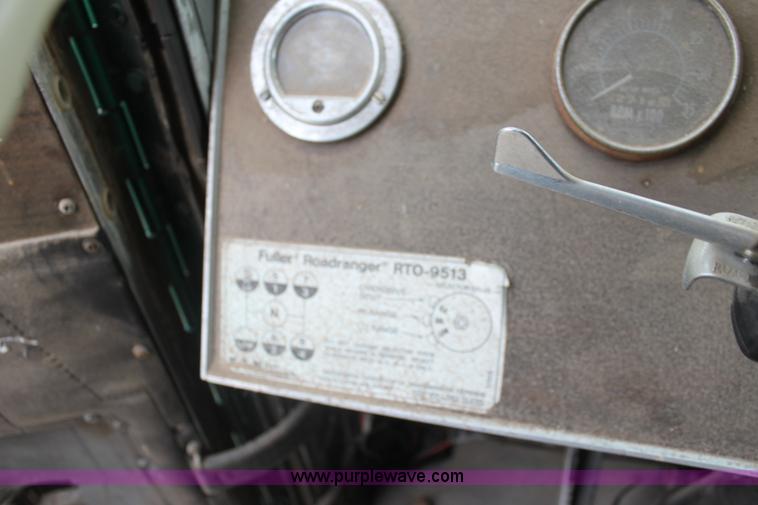 image for item L6545 1974 Peterbilt 352-A semi truck