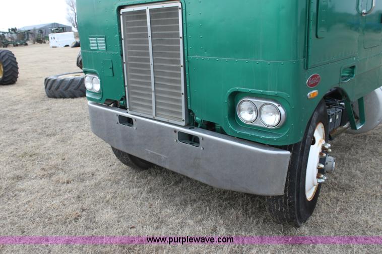 image for item L6545 1974 Peterbilt 352-A semi truck