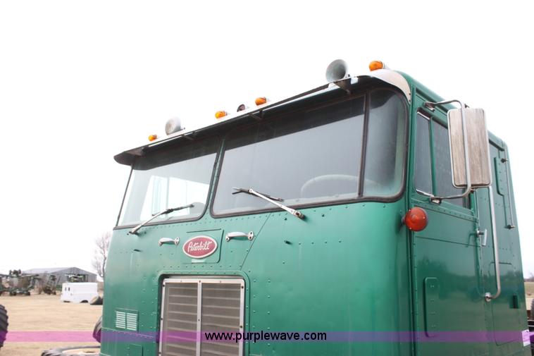 image for item L6545 1974 Peterbilt 352-A semi truck