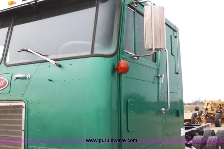 image for item L6545 1974 Peterbilt 352-A semi truck