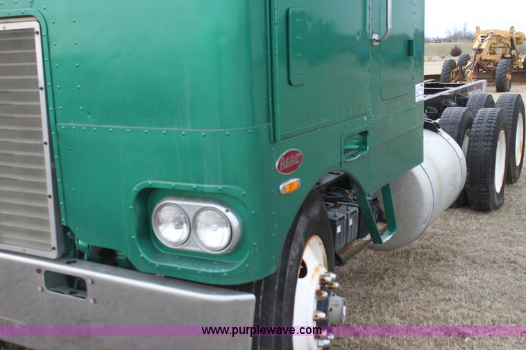 image for item L6545 1974 Peterbilt 352-A semi truck
