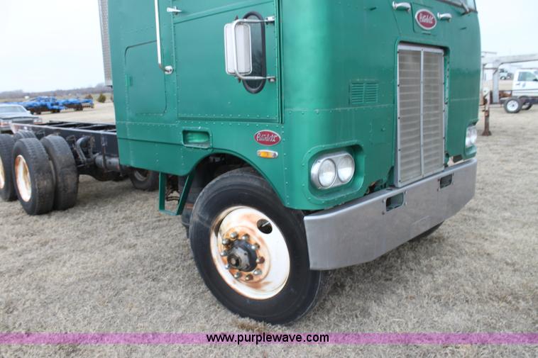 image for item L6545 1974 Peterbilt 352-A semi truck