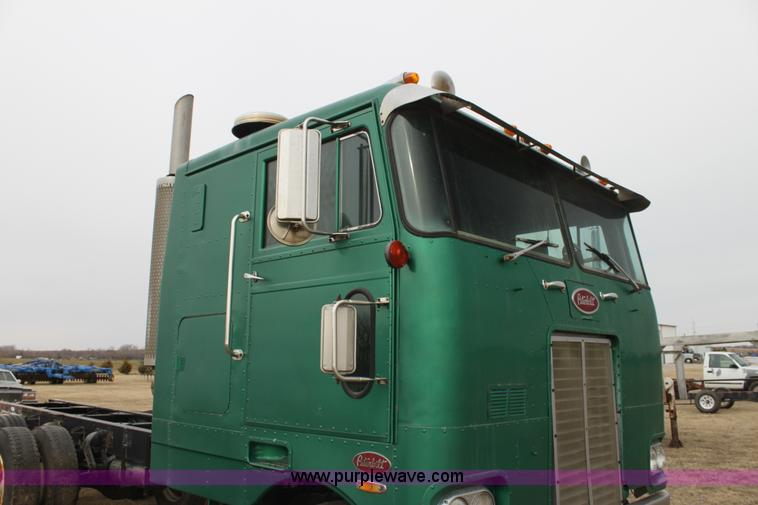 image for item L6545 1974 Peterbilt 352-A semi truck
