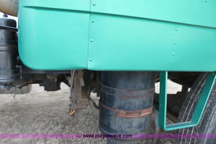 image for item L6545 1974 Peterbilt 352-A semi truck