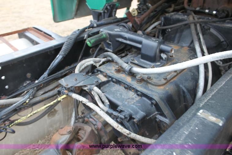 image for item L6545 1974 Peterbilt 352-A semi truck