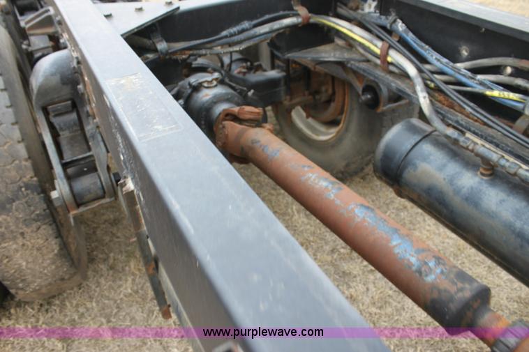 image for item L6545 1974 Peterbilt 352-A semi truck