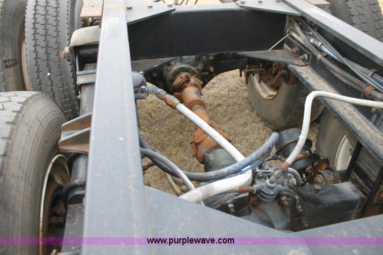 image for item L6545 1974 Peterbilt 352-A semi truck