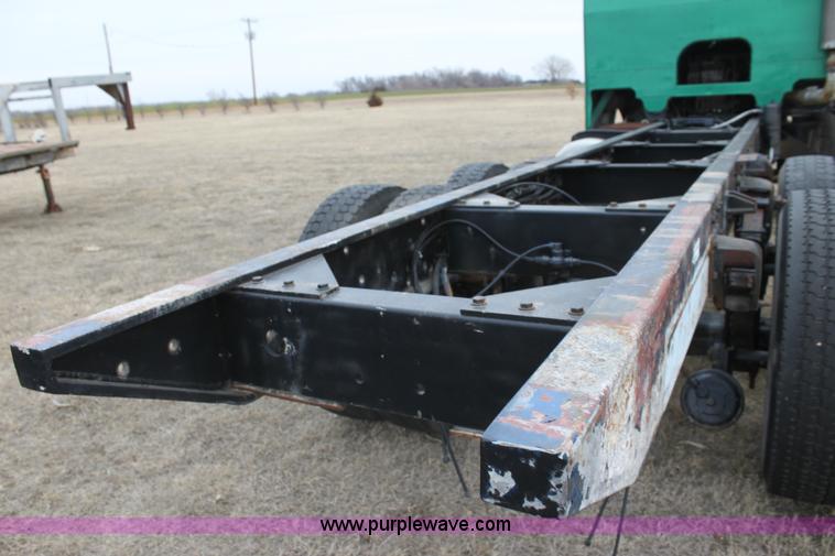 image for item L6545 1974 Peterbilt 352-A semi truck