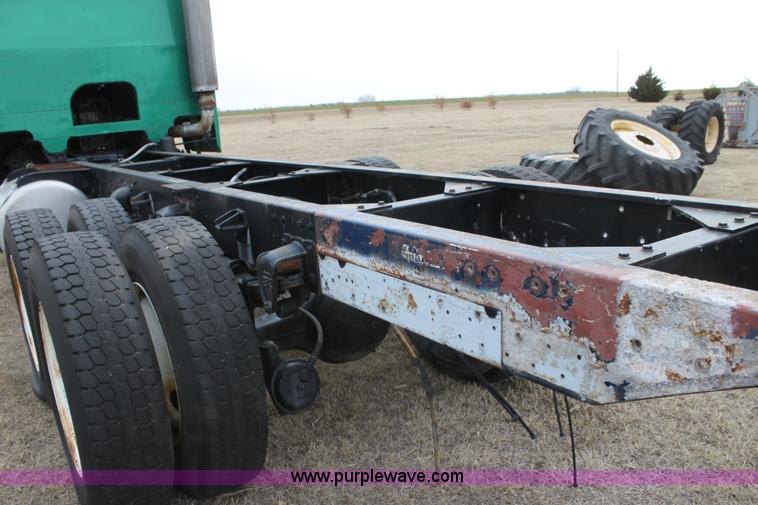 image for item L6545 1974 Peterbilt 352-A semi truck