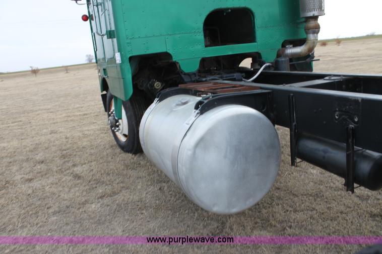 image for item L6545 1974 Peterbilt 352-A semi truck