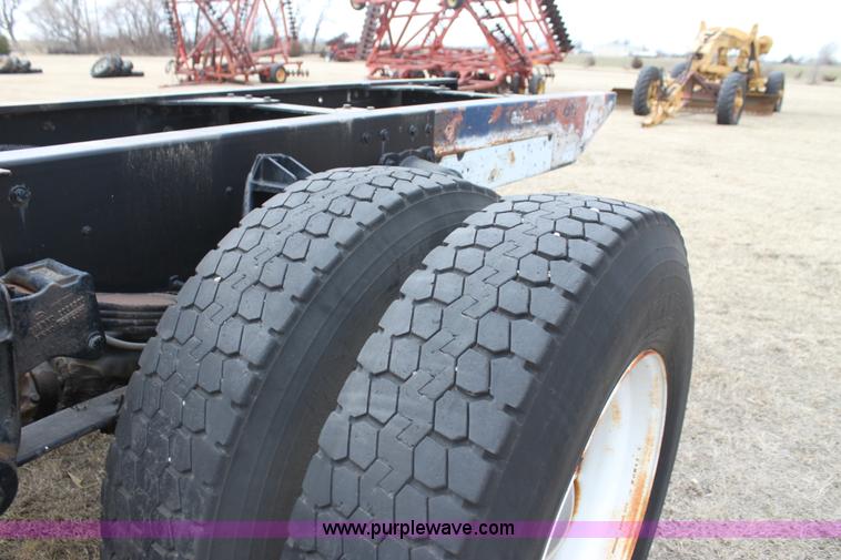 image for item L6545 1974 Peterbilt 352-A semi truck