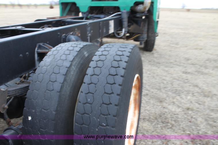 image for item L6545 1974 Peterbilt 352-A semi truck