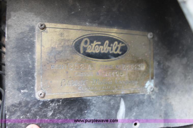 image for item L6545 1974 Peterbilt 352-A semi truck