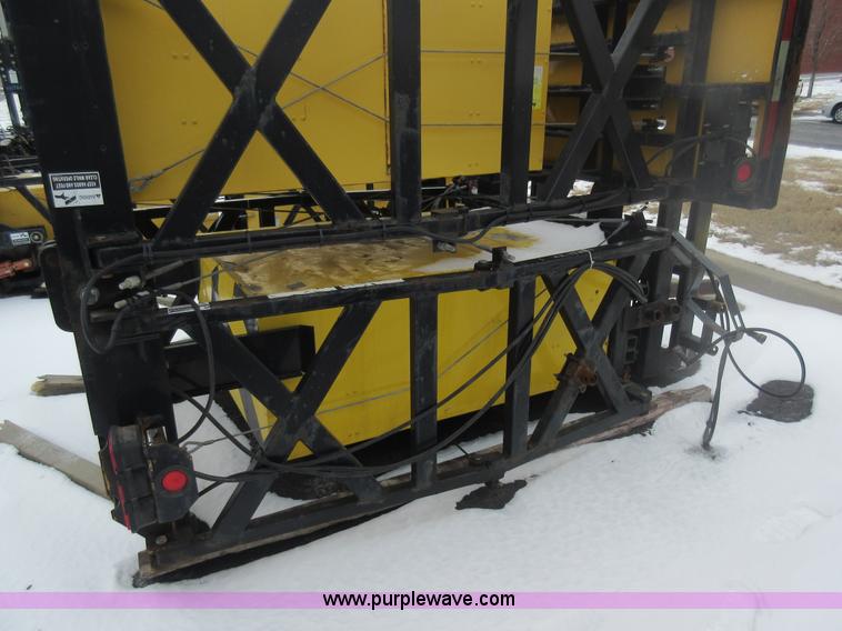 image for item AW9067 Tailgate mounted crash attenuator