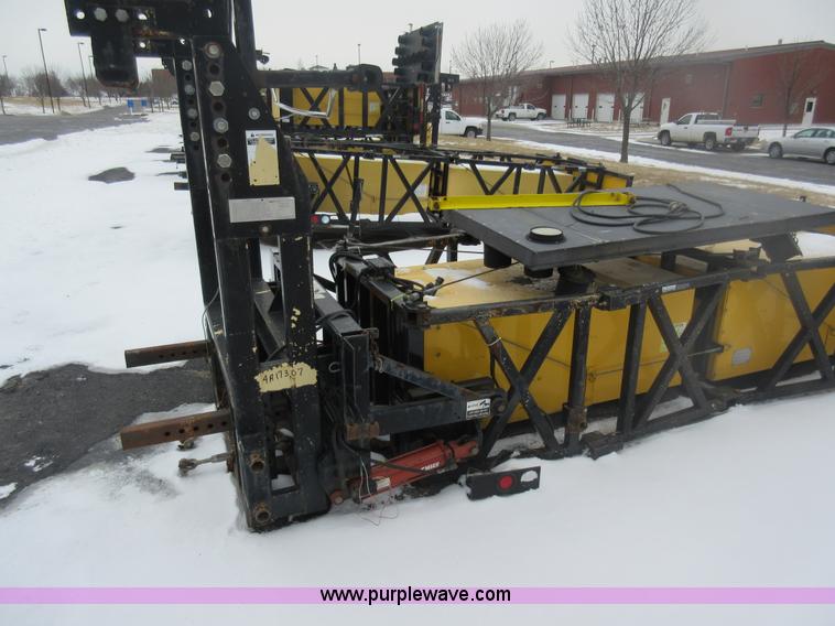 image for item AW9069 Tailgate mounted crash attenuator