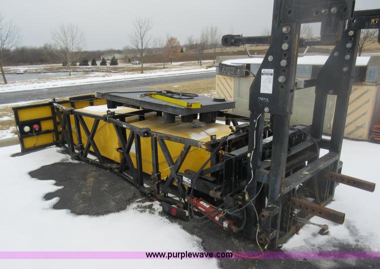 image for item AW9069 Tailgate mounted crash attenuator