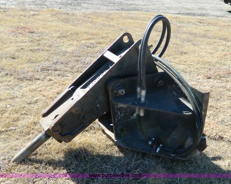 image for item AX9902 Bobcat hydraulic breaker