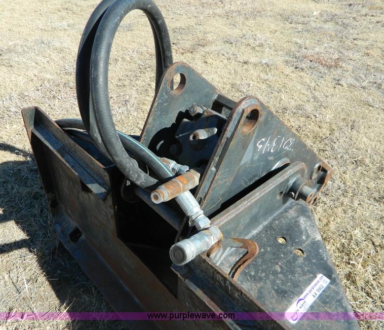 image for item AX9902 Bobcat hydraulic breaker