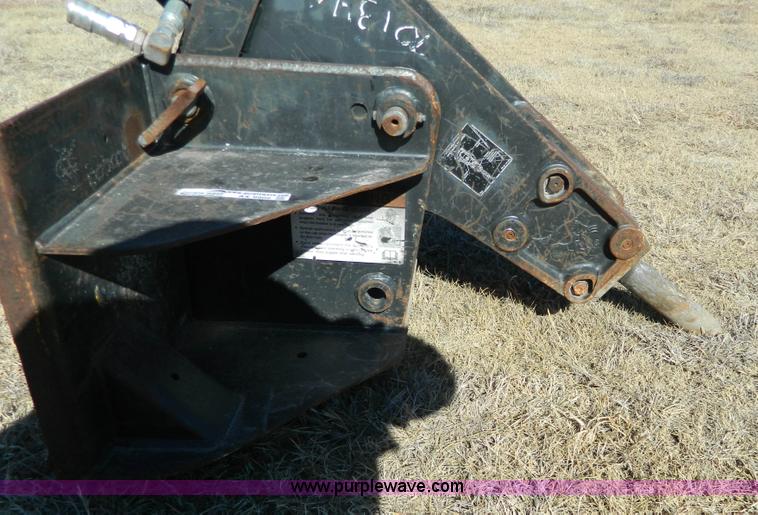 image for item AX9902 Bobcat hydraulic breaker