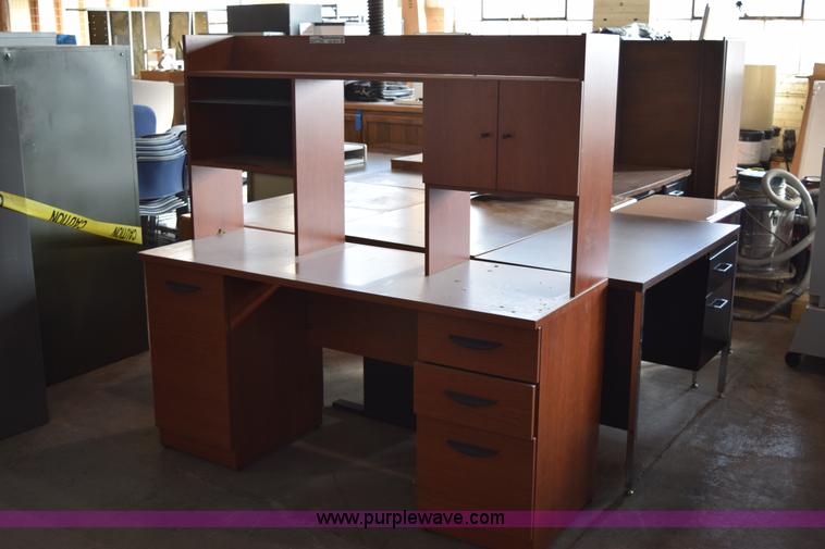 (14) assorted desk in Hutchinson, KS Item BA9879 sold Purple Wave