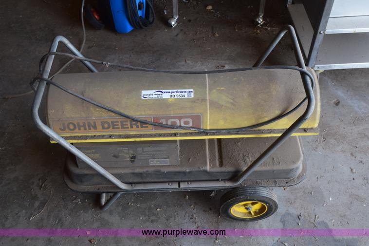John Deere T100 kerosene heater in Alva, OK | Item BB9534 sold | Purple Wave