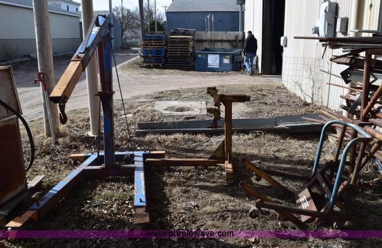 image for item BB9559 Assorted items