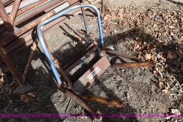 image for item BB9559 Assorted items